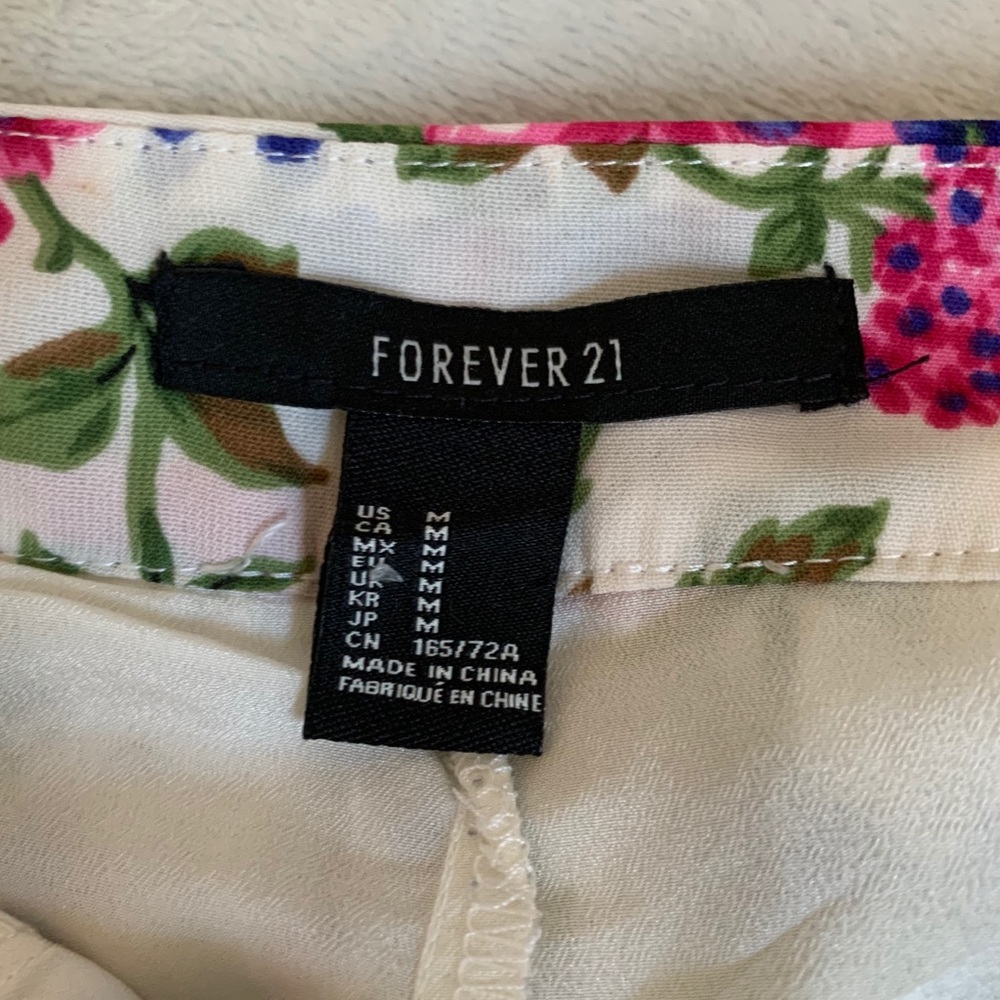 Forever 21 floral shorts - Picture 2 of 3